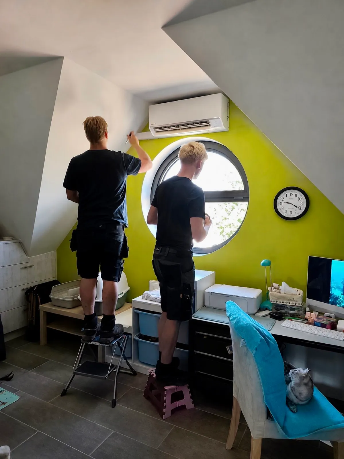 Nos techniciens installent une unité murale de climatisation