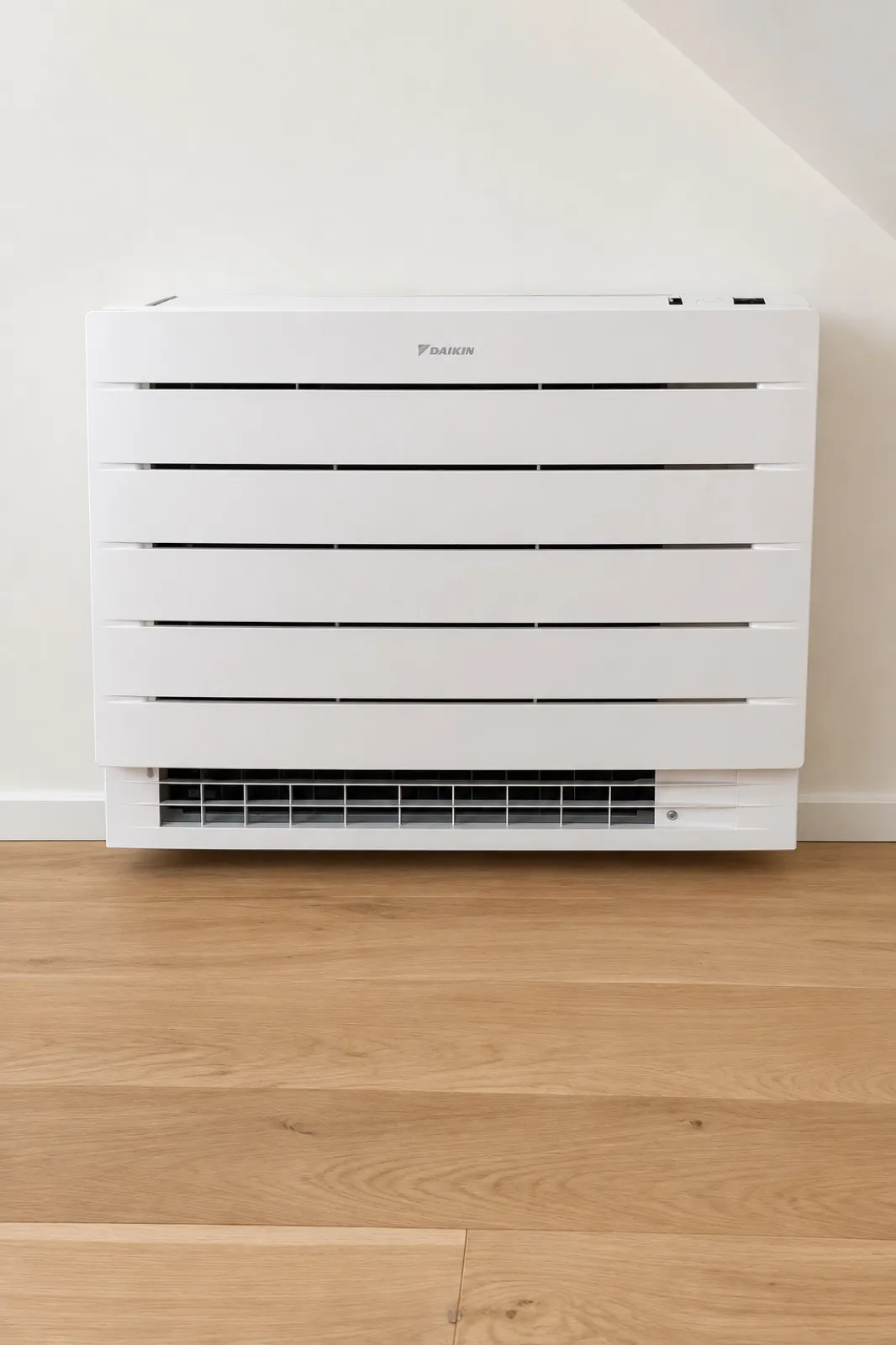 Unité console de climatisation installée sous une fenêtre